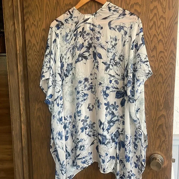 Blue and white floral Kimono‎ - Picture 4 of 4